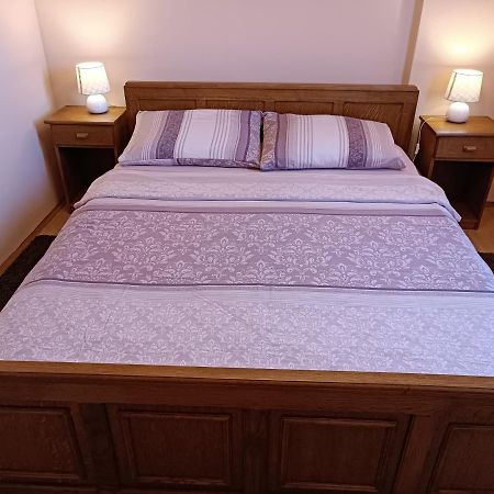 פורץ Apartments Ivicek מראה חיצוני תמונה