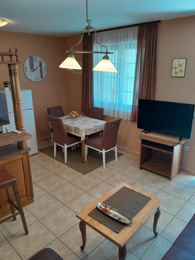 פורץ Apartments Ivicek מראה חיצוני תמונה