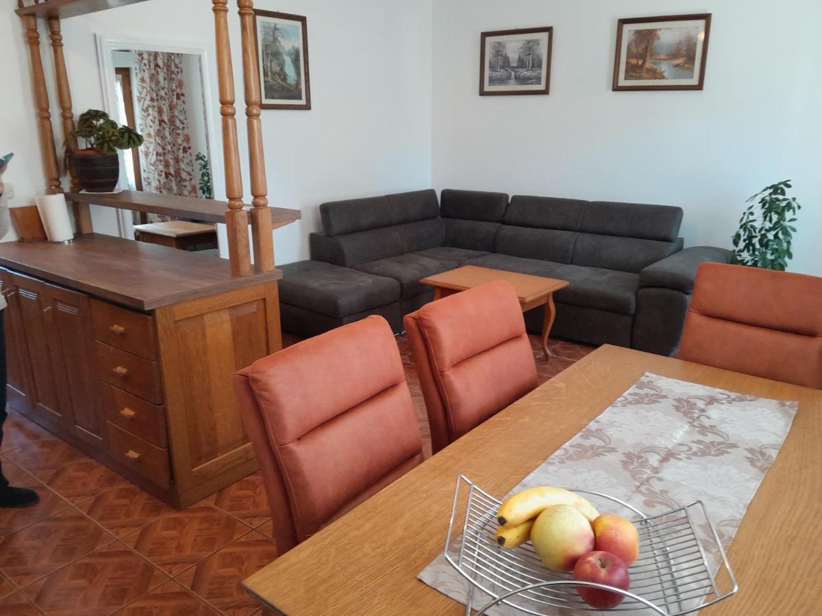 פורץ Apartments Ivicek מראה חיצוני תמונה