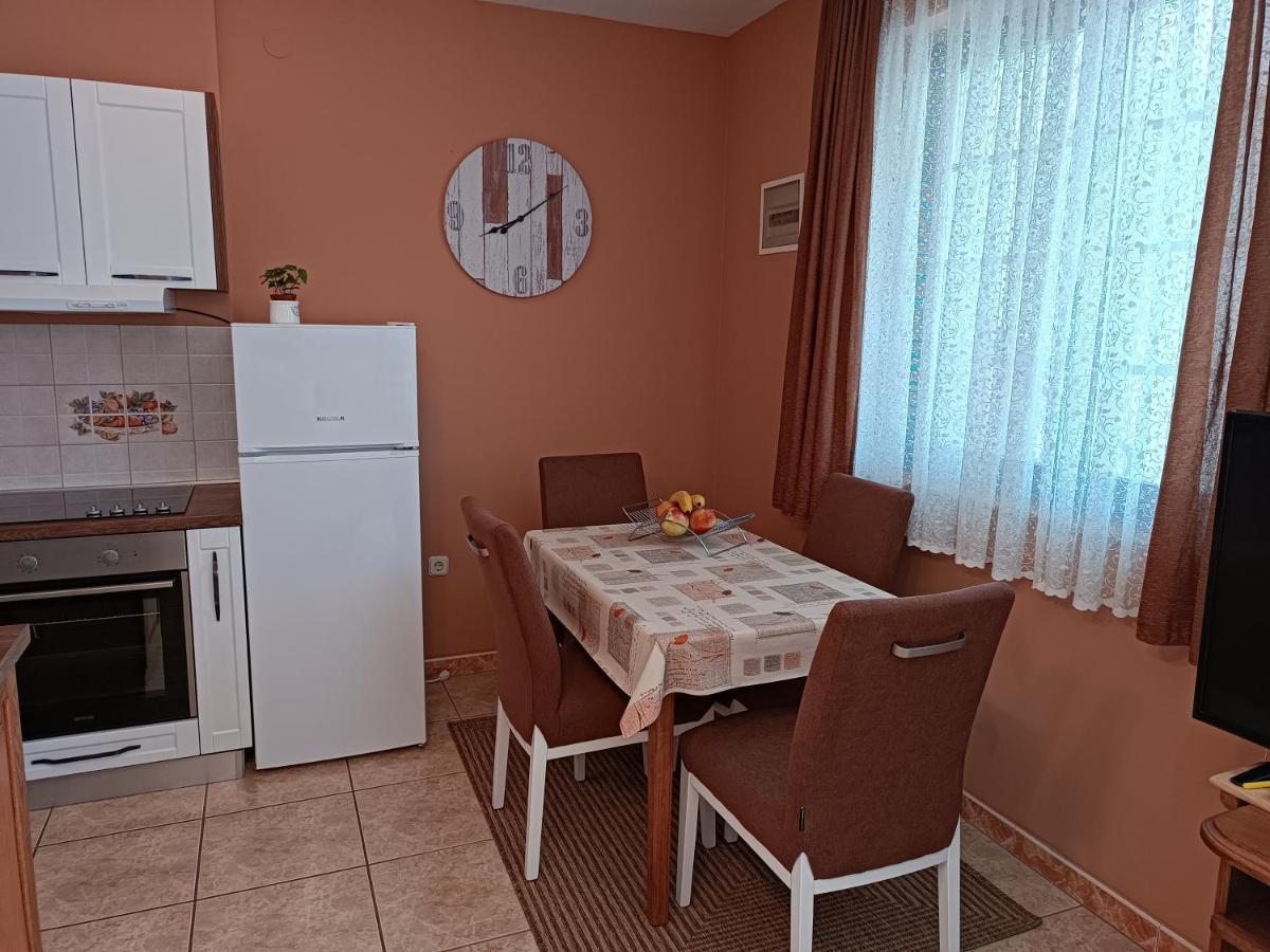 פורץ Apartments Ivicek מראה חיצוני תמונה