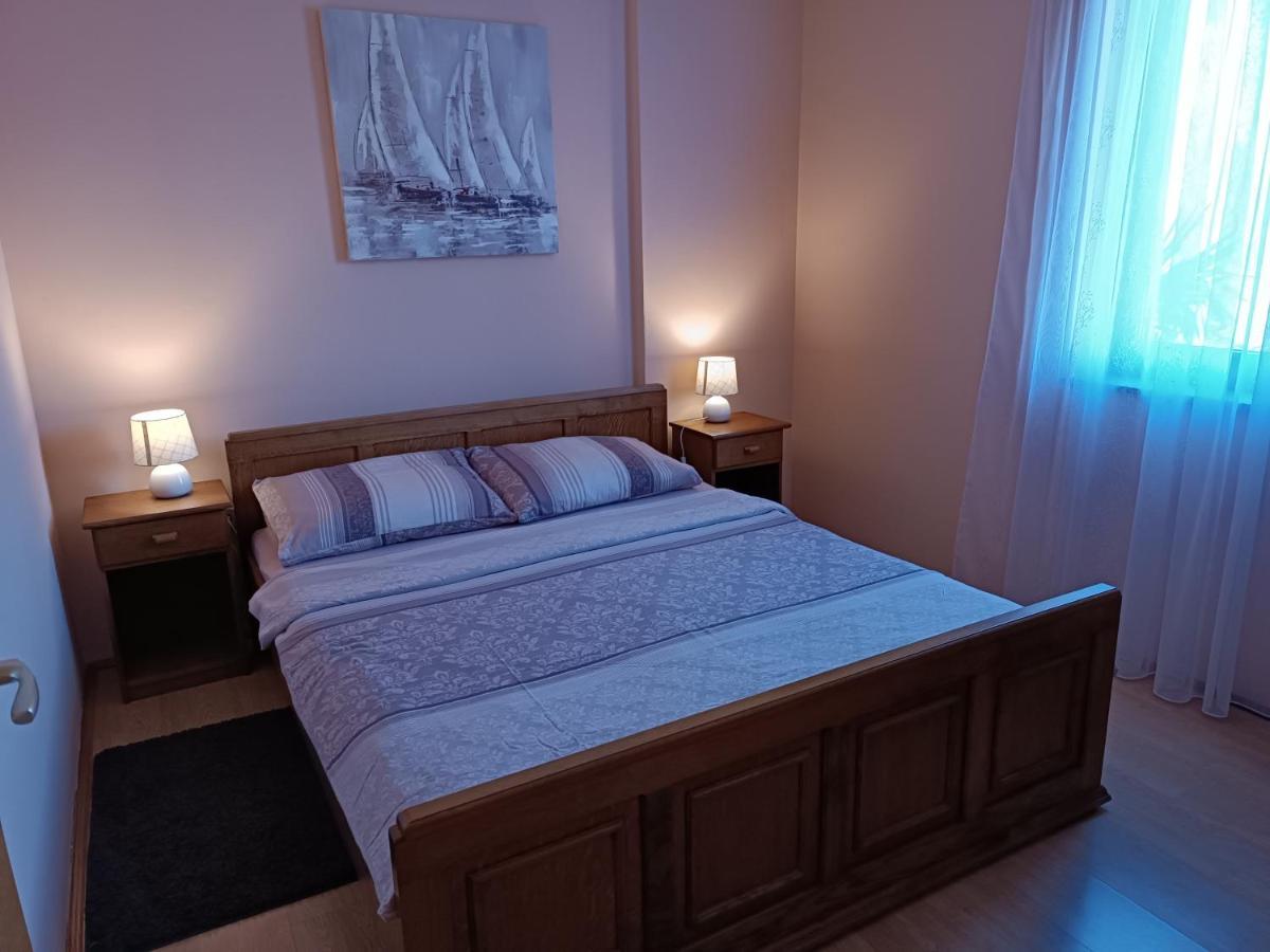 פורץ Apartments Ivicek מראה חיצוני תמונה